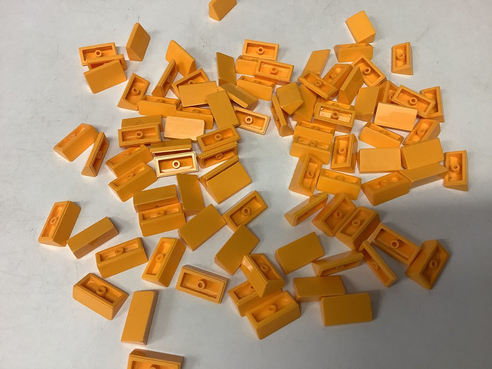 Lego dakpan 30 1x2x2/3 licht oranje, Ophalen of Verzenden, Gebruikt, Losse stenen, Lego