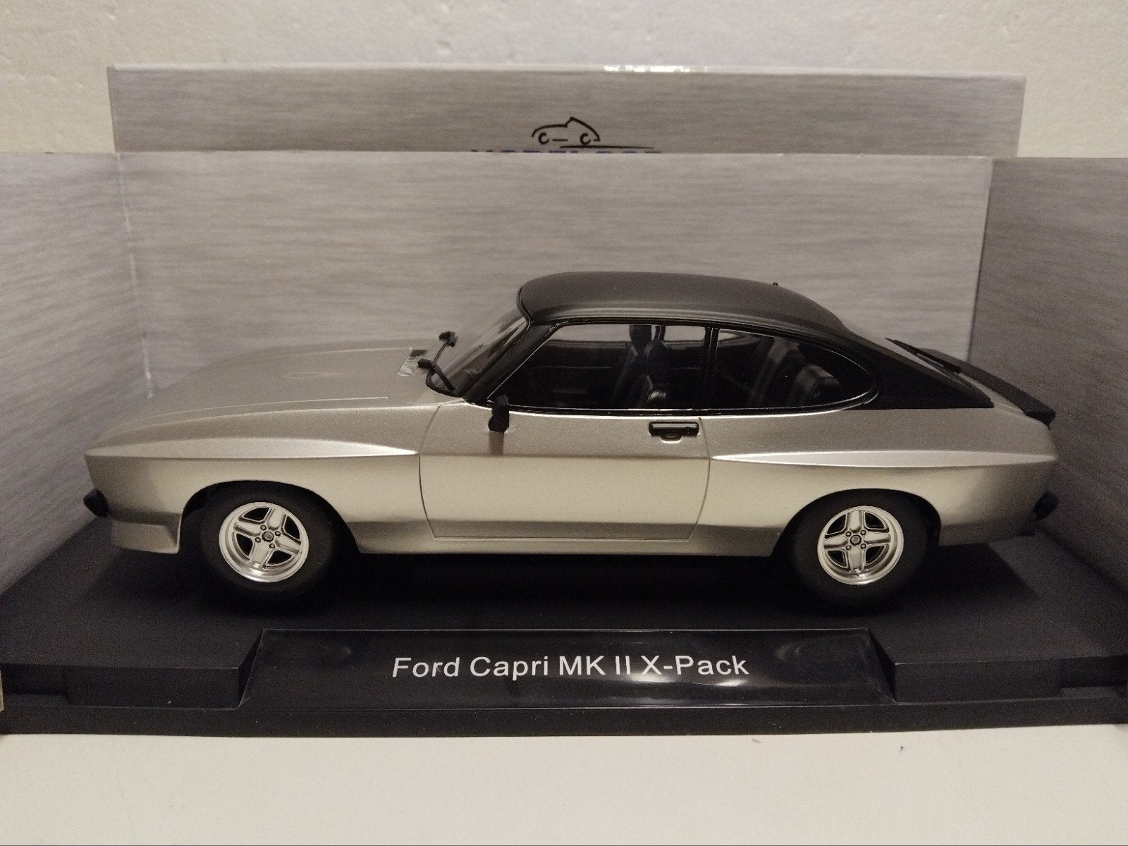 Ford Capri MKII X-pack silver grey Mcg 1:18 KRD, Hobby en Vrije tijd, Modelauto's | 1:18, Ophalen of Verzenden, Zo goed als nieuw