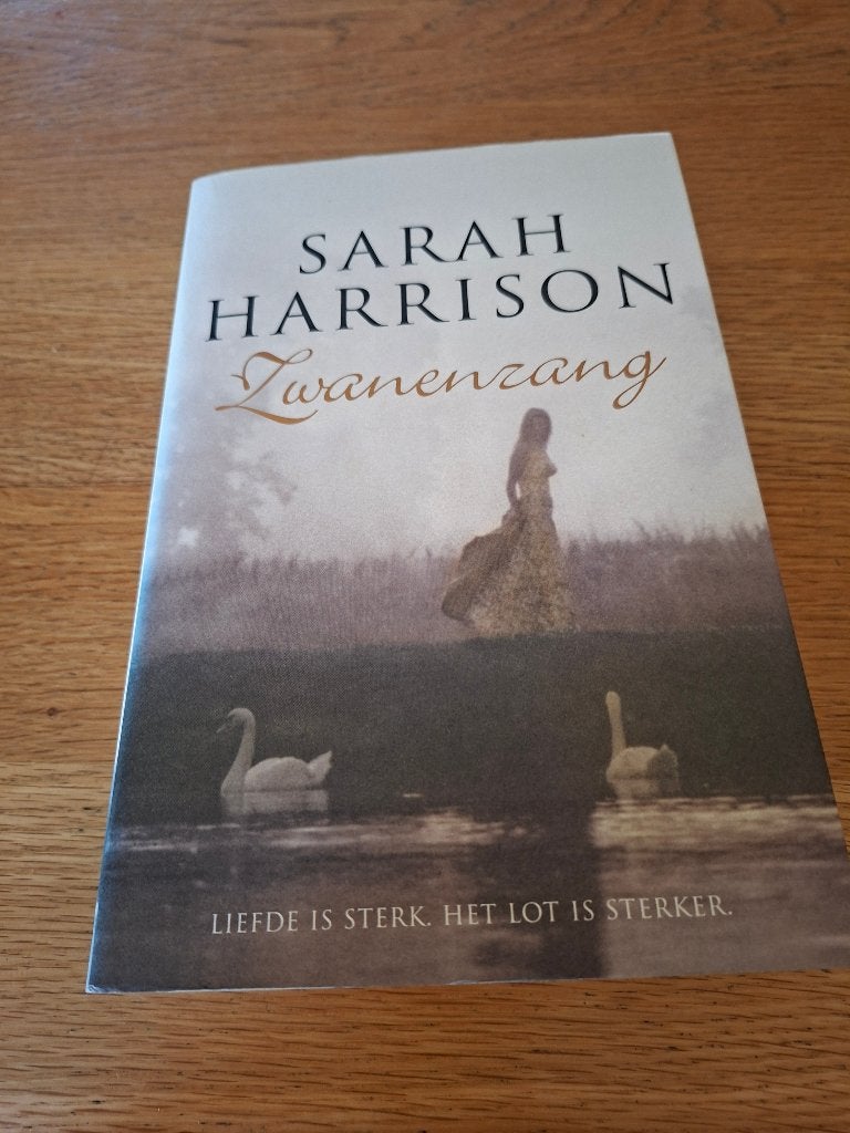 Sarah Harrison, Zwanenzang, Ophalen of Verzenden, Zo goed als nieuw