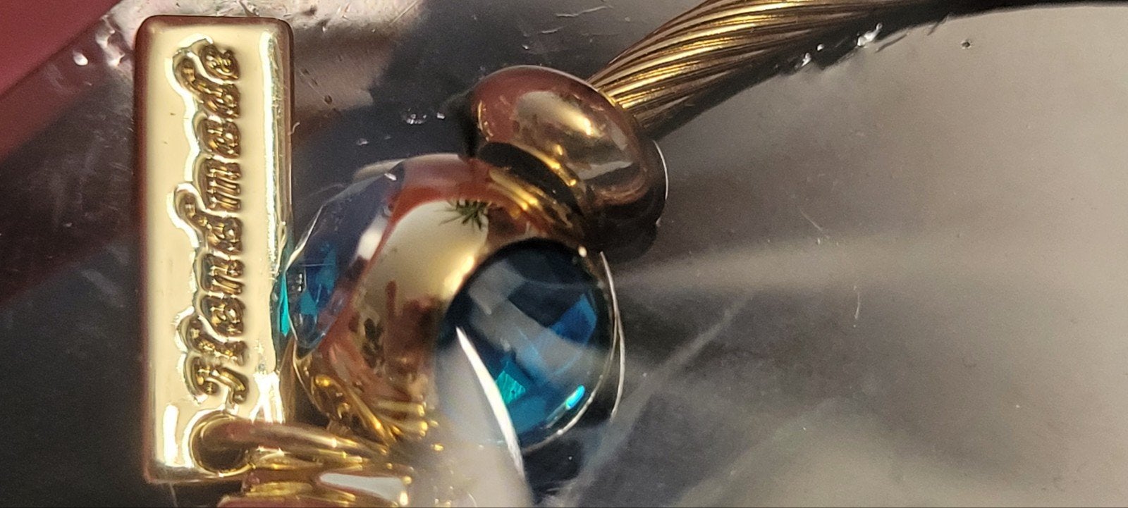 Gouden armband met bedels en kristallen, Overige materialen, Nieuw, Goud, Met bedels of kralen