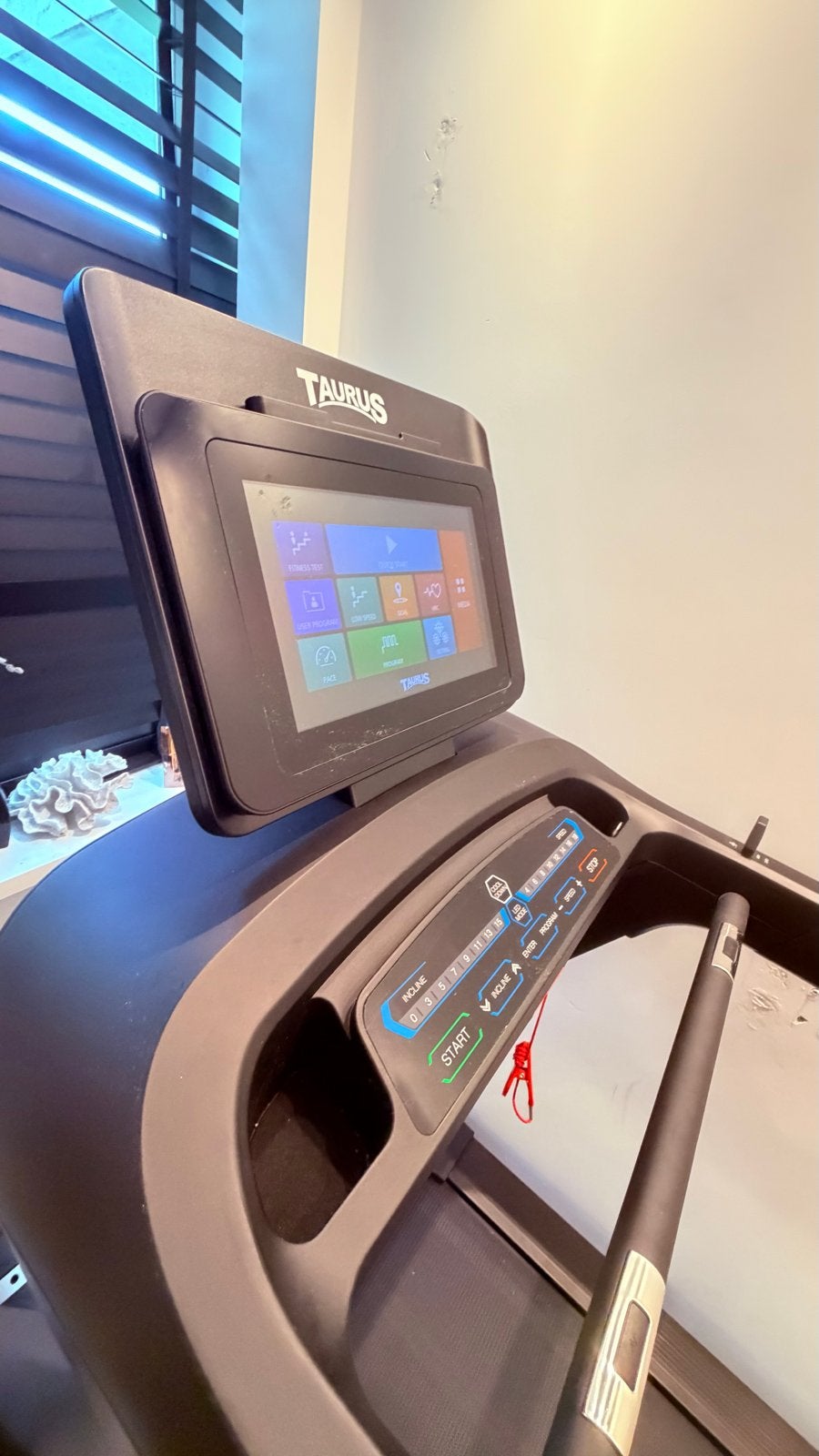 Foto 4 van Taurus T10.3 HD Pro Loopband nieuwprijs€3.999-zeer nette sta