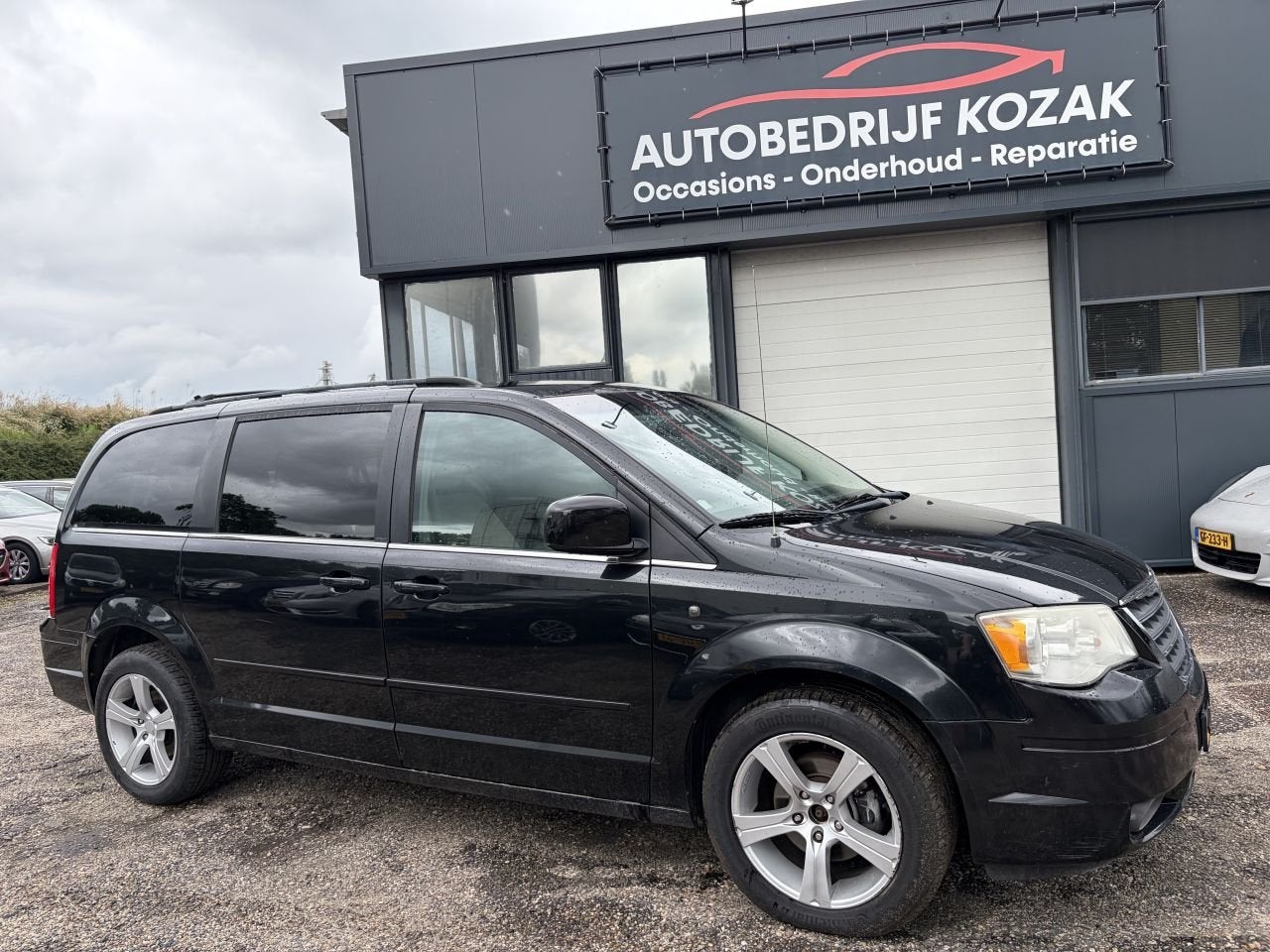 Chrysler Town & Country 3.8 V6 7-pers AUTOMAAT AIRCO CRUISE, Auto's, Chrysler, Overige modellen, Zwart, Bedrijf, 129 €/maand