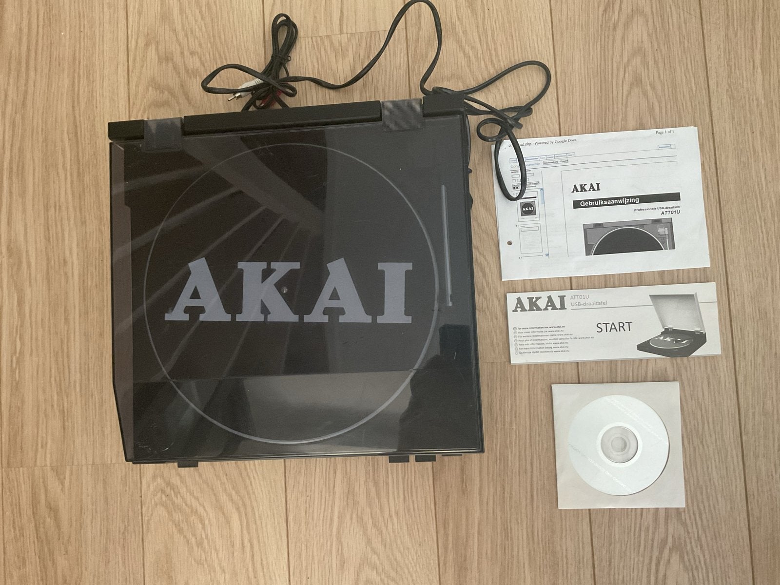 Akai ATT01U USB-platenspeler met stofkap en software, Audio, Tv en Foto, Platenspelers, Ophalen of Verzenden, Zo goed als nieuw