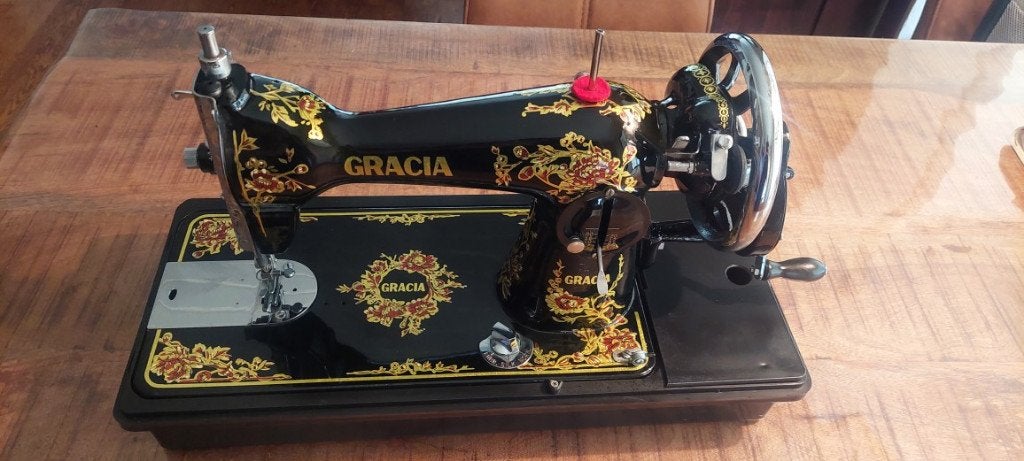 Antieke Gracia naaimachine in heel mooi staat!, Antiek en Kunst, Antiek | Naaimachines, Ophalen