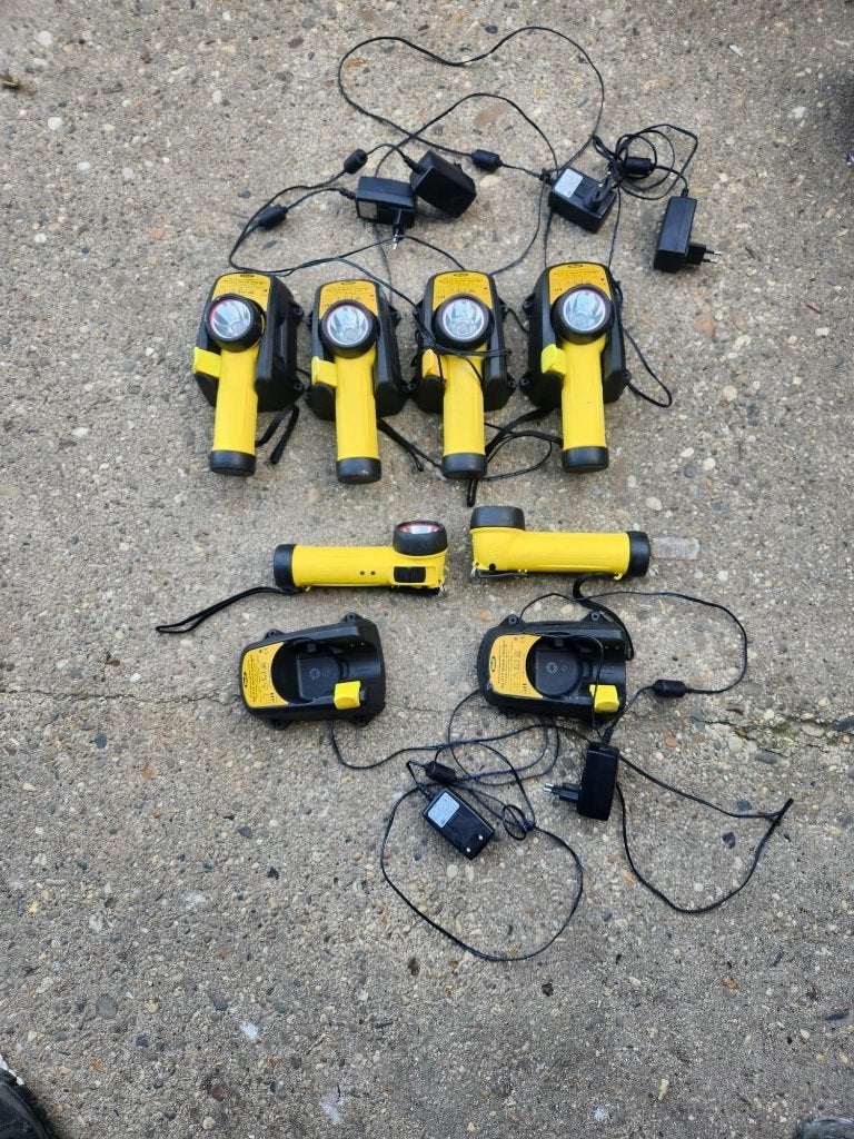 26163 - Oplaadbare zaklampen Wolf PSU RC-300 incl. snellader, Caravans en Kamperen, Ophalen, Nieuw, Accu