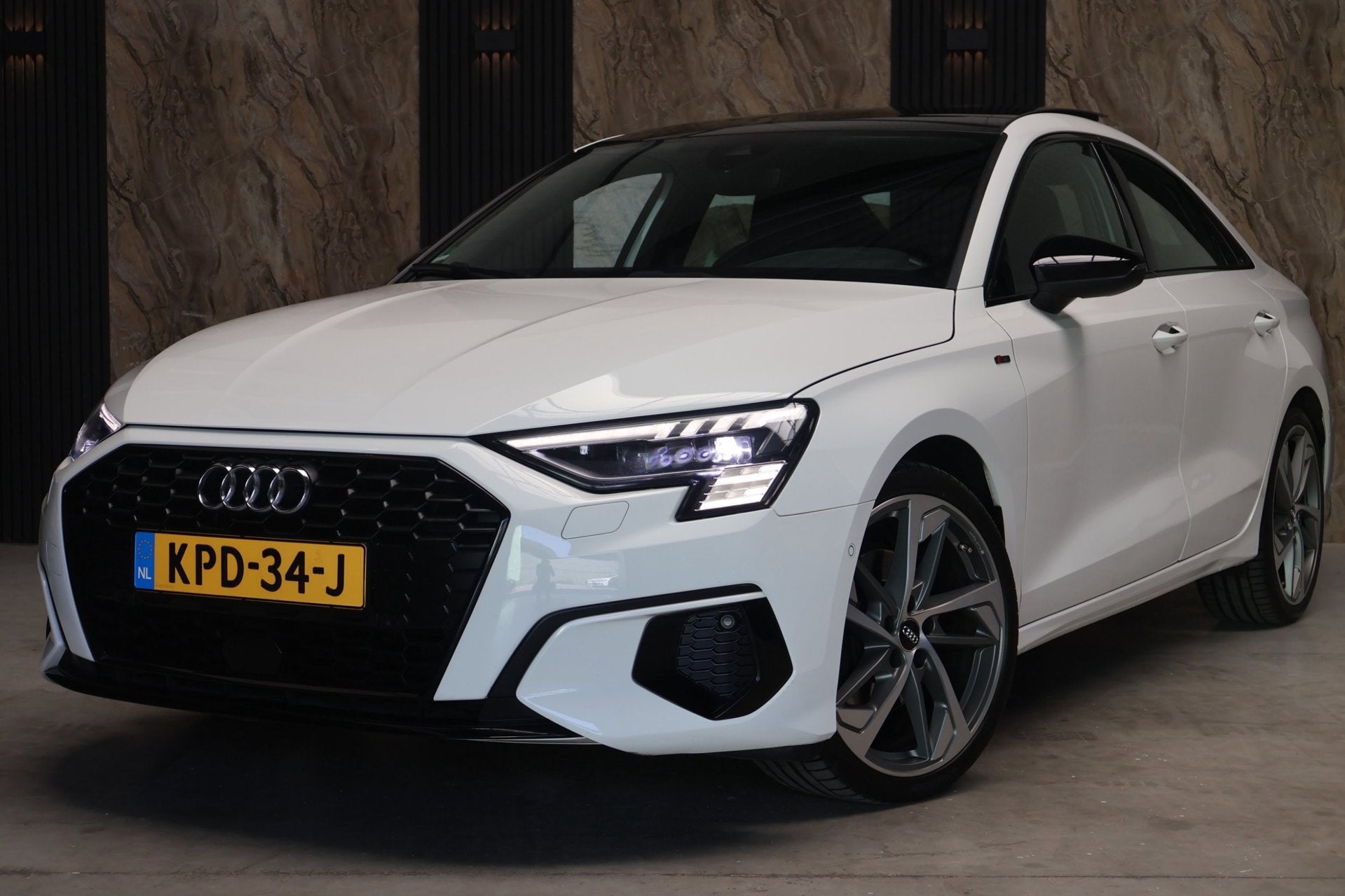 Audi A3 Limousine 35 TFSI 3x S-line | Pano | Cam | Matrix |, Auto's, Dealer onderhouden, Zwart, 4 cilinders, 150 pk