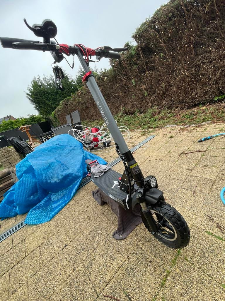 Elektrische step met verlichting en claxon plus lader, Fietsen en Brommers, Steps, Gebruikt, Elektrische step (E-scooter), Ophalen of Verzenden