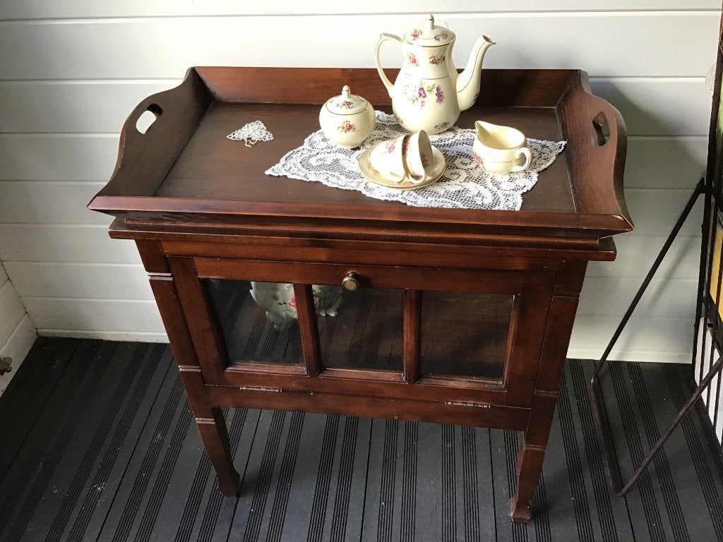 Teakhouten Theekastje vitrinekastje met servies, Antiek en Kunst, Ophalen