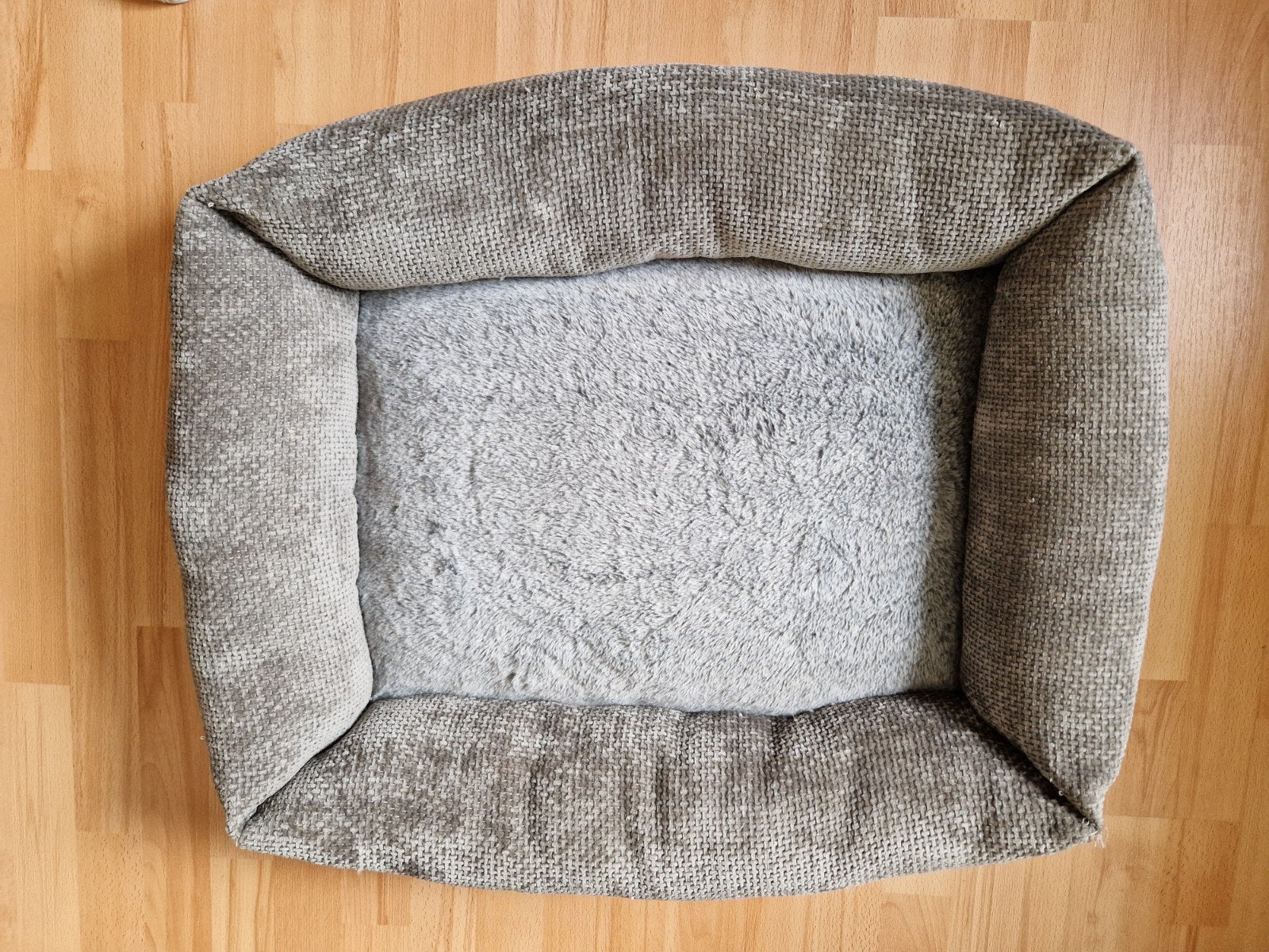 grijze fluffy hondenmand 70x60 cm met rand., Dieren en Toebehoren, Ophalen of Verzenden, Gebruikt, Pluche