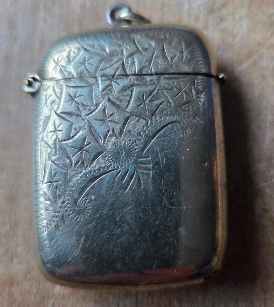 Antiek verzilverd luciferdoosje mooi gedecoreerd
6 cm lang, Antiek en Kunst, Ophalen of Verzenden
