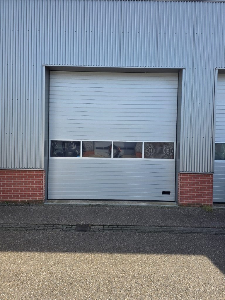 Sectionaaldeur met ramen - Garagedeur Overhead Novofern 4x4m, Ophalen, Gebruikt, Garagedeur, Metaal