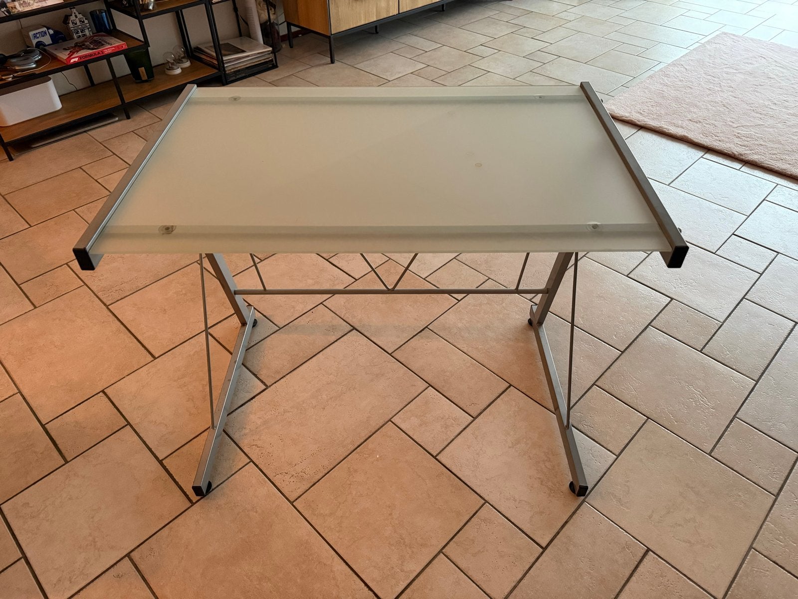 Modern glazen bureau met metalen frame, Ophalen, Gebruikt, Computerbureau, Zilver
