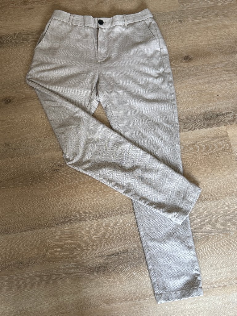 Daily Aesthetikz. Maat M. Prachtige broek. Ruit., Maat 48/50 (M), Beige, Ophalen of Verzenden, Zo goed als nieuw