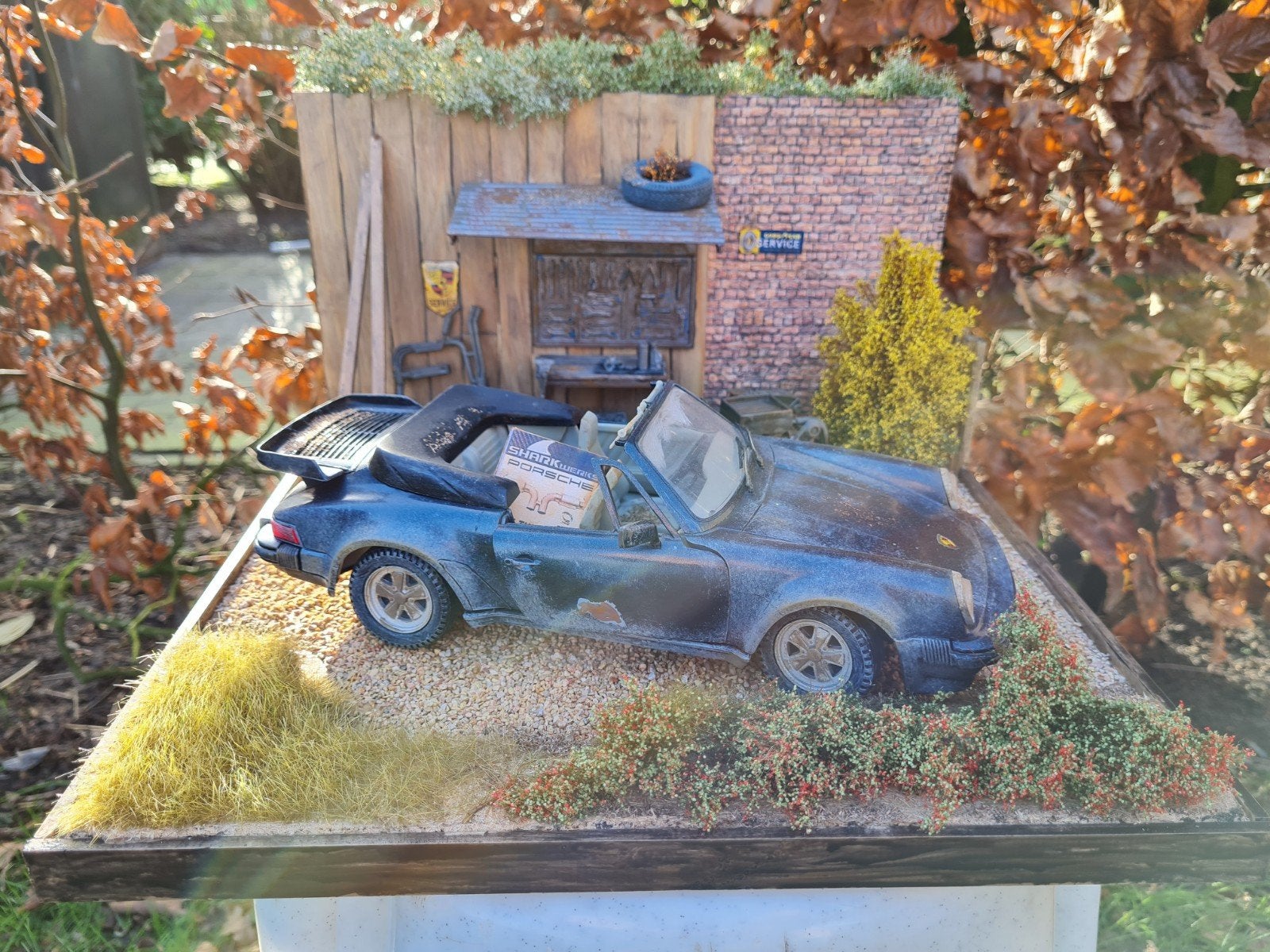 1:18 DIORAMA met Porsche 911 Cabriolet UNIEK!!, Hobby en Vrije tijd, Modelauto's | 1:18, Ophalen of Verzenden, Nieuw, Auto, Overige merken