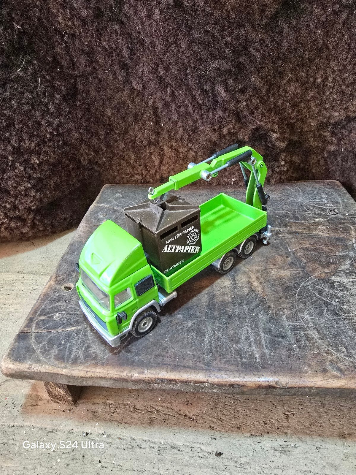 E165 > Siku 3813 Iveco vrachtwagen met een laadkraan, Ophalen of Verzenden