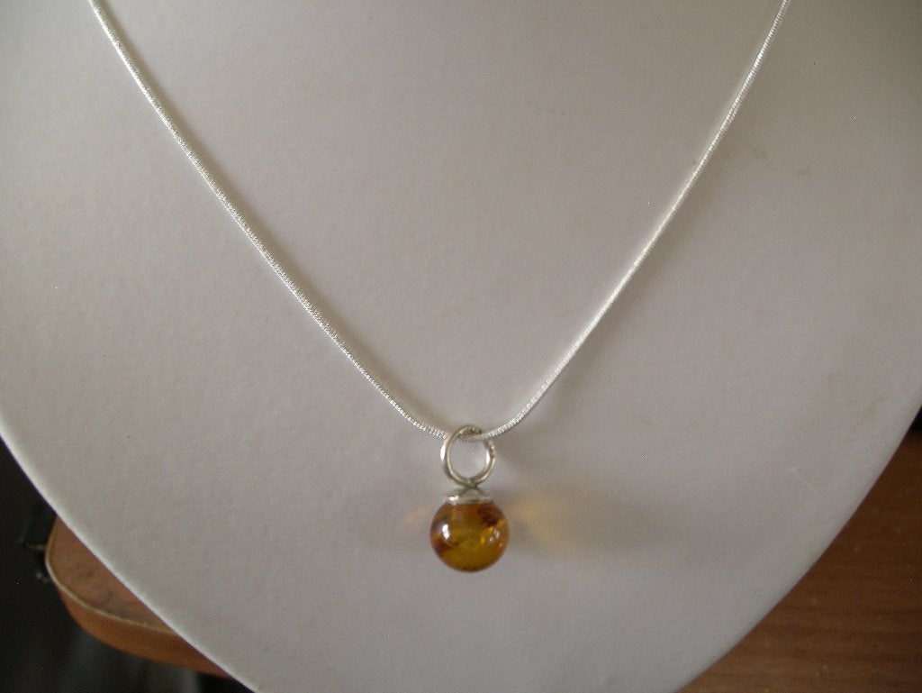 Een Zilveren ketting en Zilveren Hanger met Barnsteen, Verzenden, Zilver, Hanger, Met edelsteen
