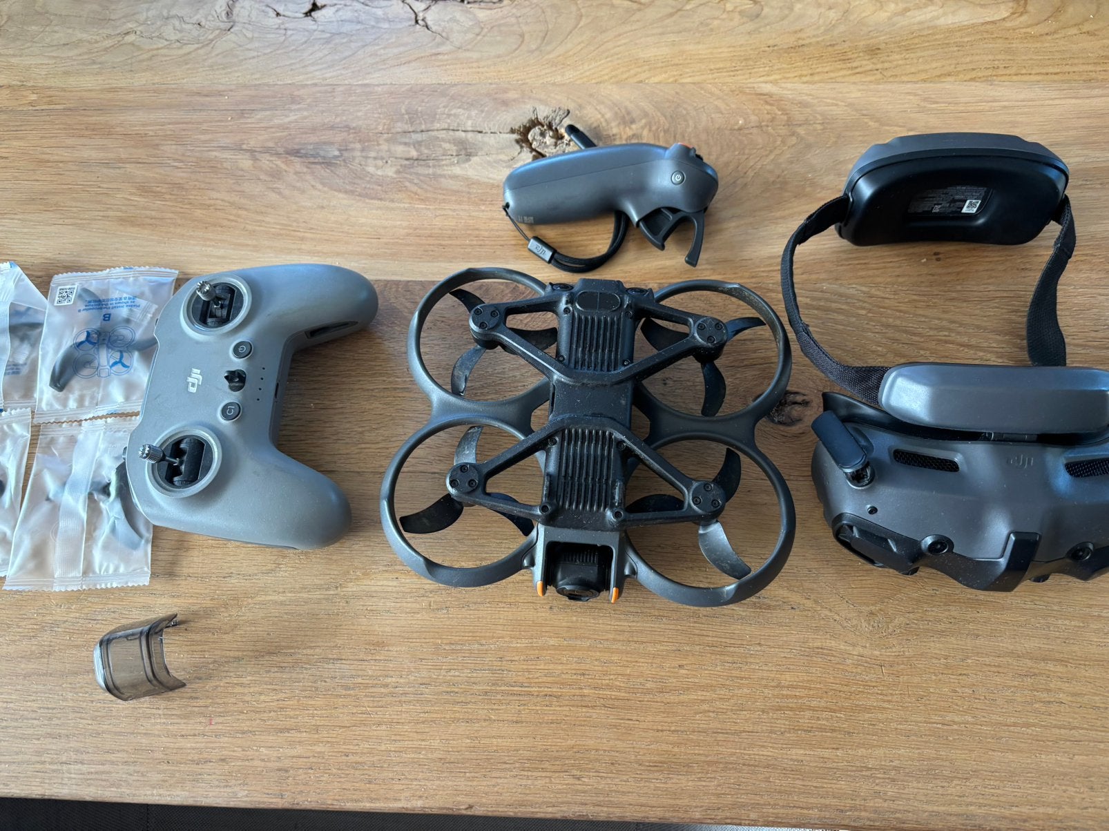 Dji Avata 2 met goggles 3, Audio, Tv en Foto, Drones, 250 tot 900 gram, 5 tot 10 kilometer, Topkwaliteit, 15 tot 30 minuten