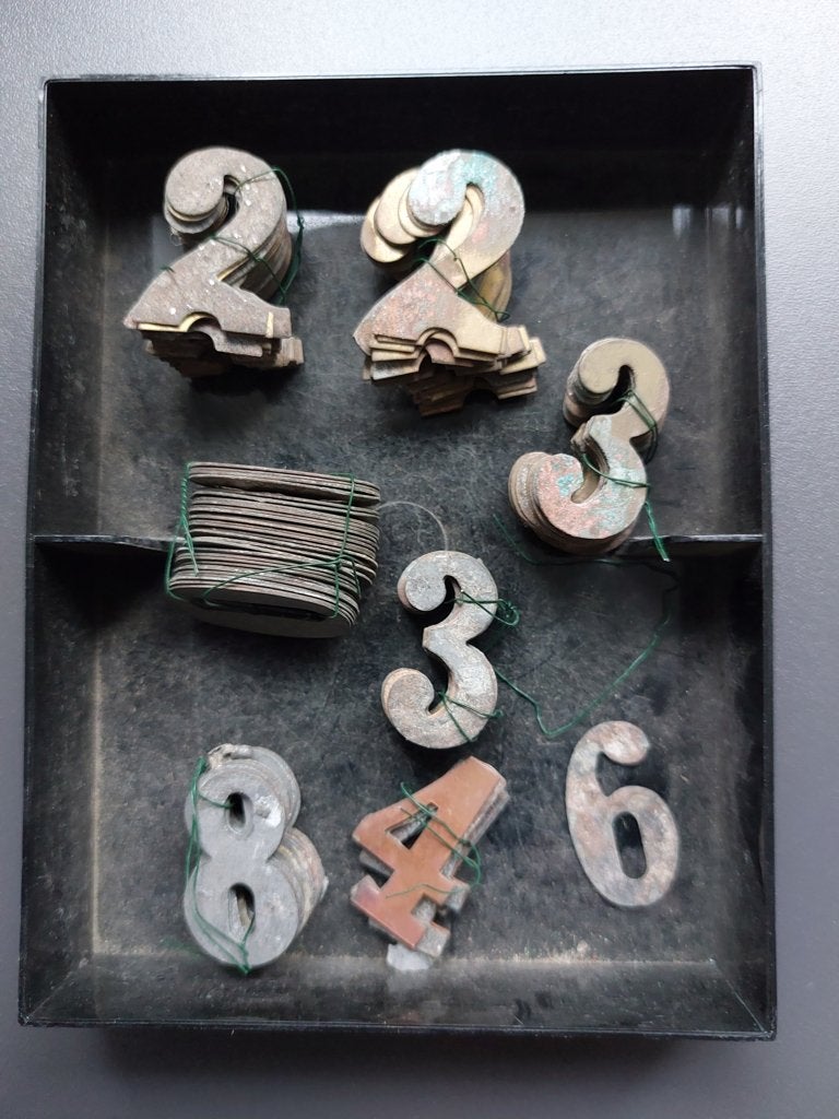 Brocante cijfers melkbus jaren 40-50., Antiek en Kunst, Ophalen of Verzenden