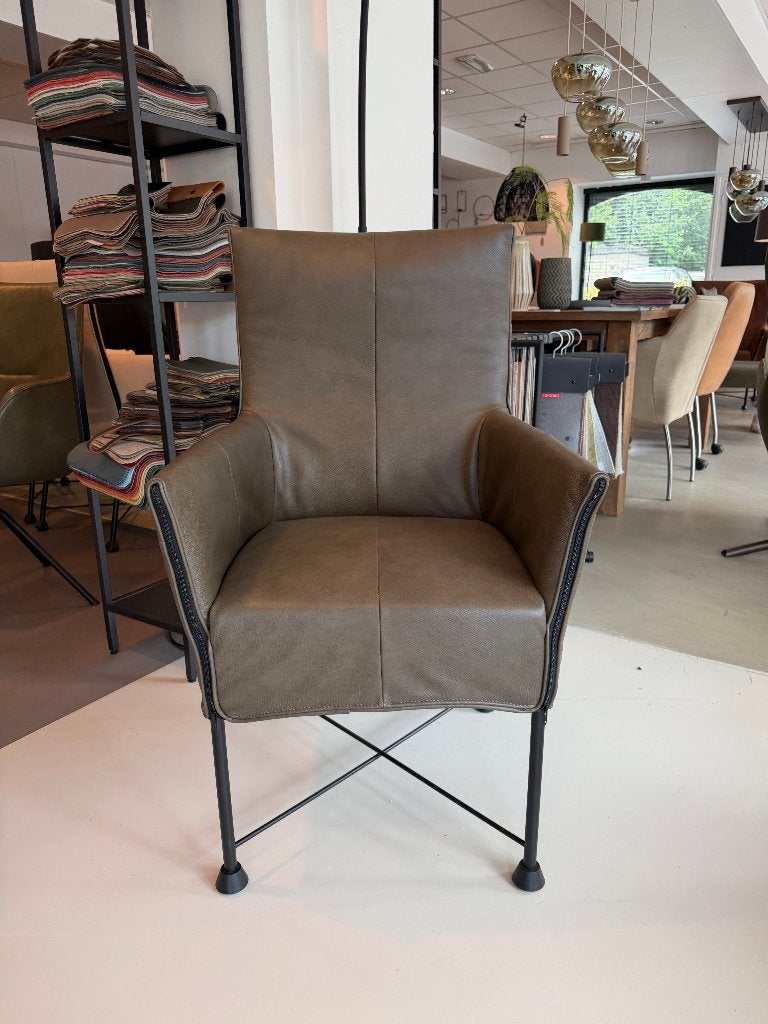 Montis Chaplin hergestoffeerd set van 4 | Woonloods Dongen, Ophalen, Nieuw, Leer, Vijf, Zes of meer stoelen