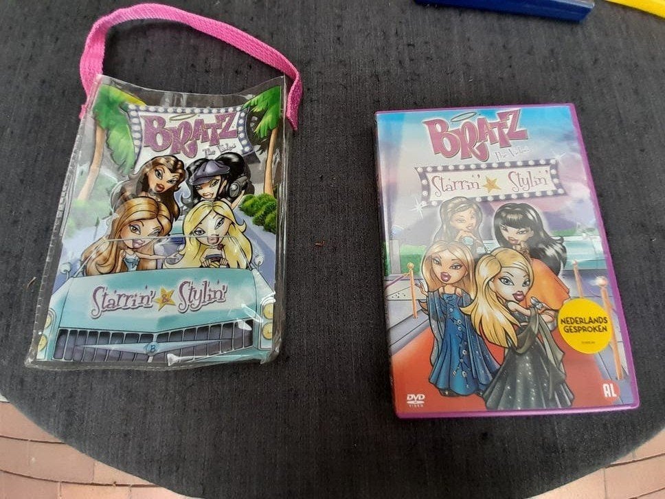 Bratz: Starrin' & Stylin' DVD met tasje, Cd's en Dvd's, Gebruikt, Animatie, Alle leeftijden, Nederlands