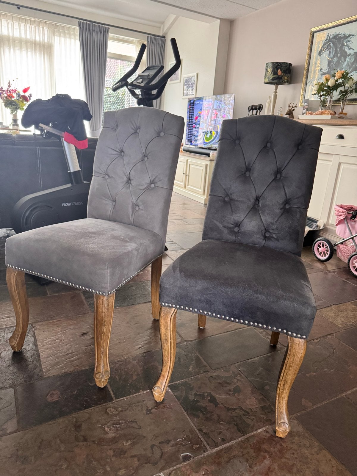 6 Eetkamerstoelen: 2 lichtgrijs, 4 antraciet - Gebruikt, Gebruikt, Ophalen of Verzenden, Grijs, Vijf, Zes of meer stoelen