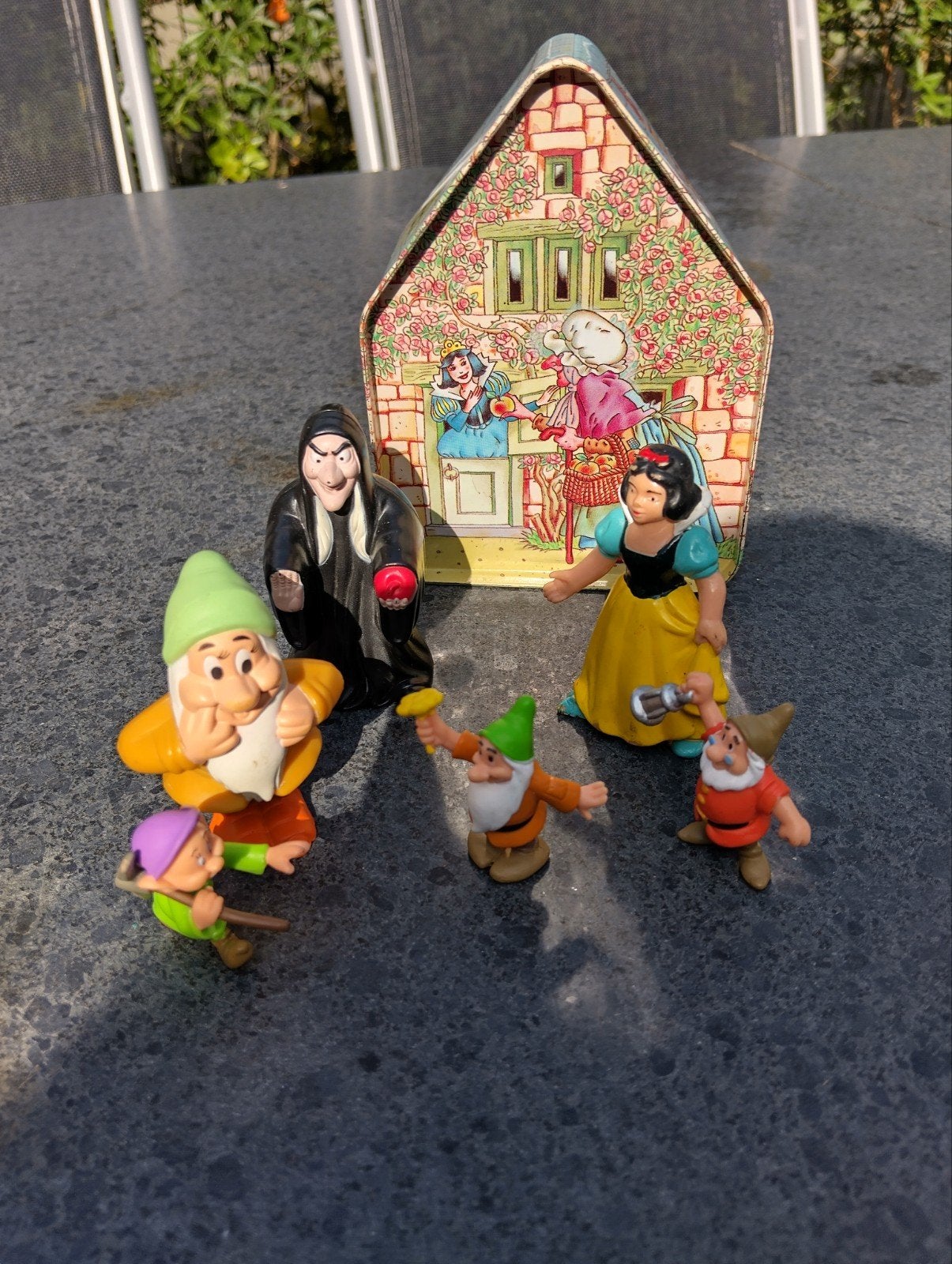 Sneeuwwitje en de Zeven Dwergen figuren met huisje, Ophalen, Sneeuwwitje of Doornroosje, Gebruikt, Beeldje of Figuurtje