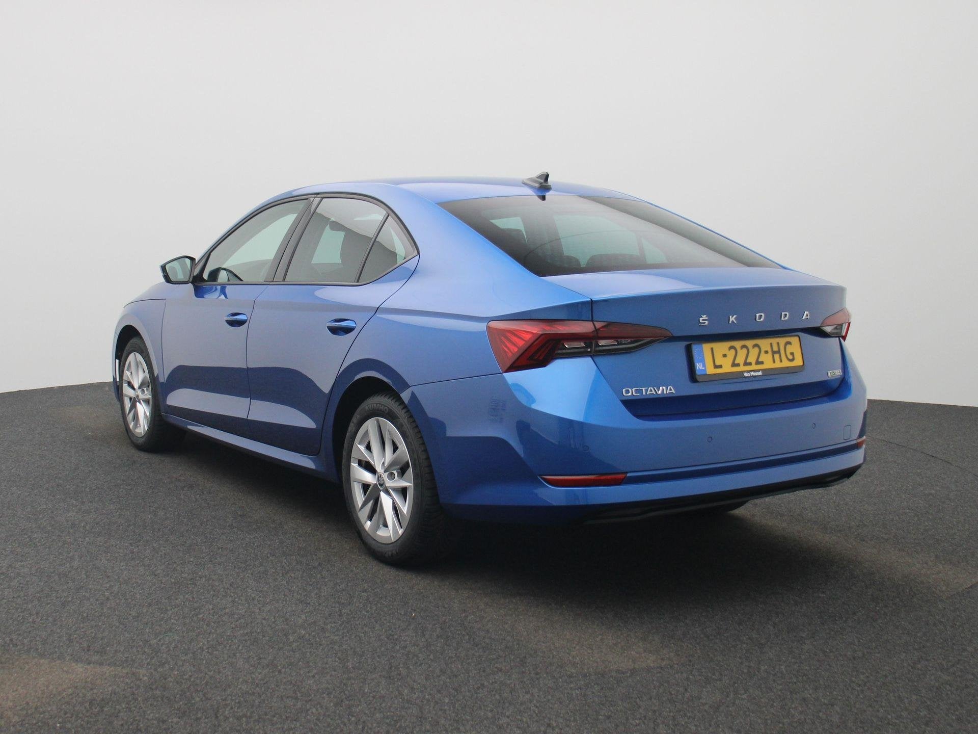 Skoda Octavia 1.0 e-TSI Business Edition | ELEKTR. ACHTERKLE, Stof, Gebruikt, Blauw, Origineel Nederlands
