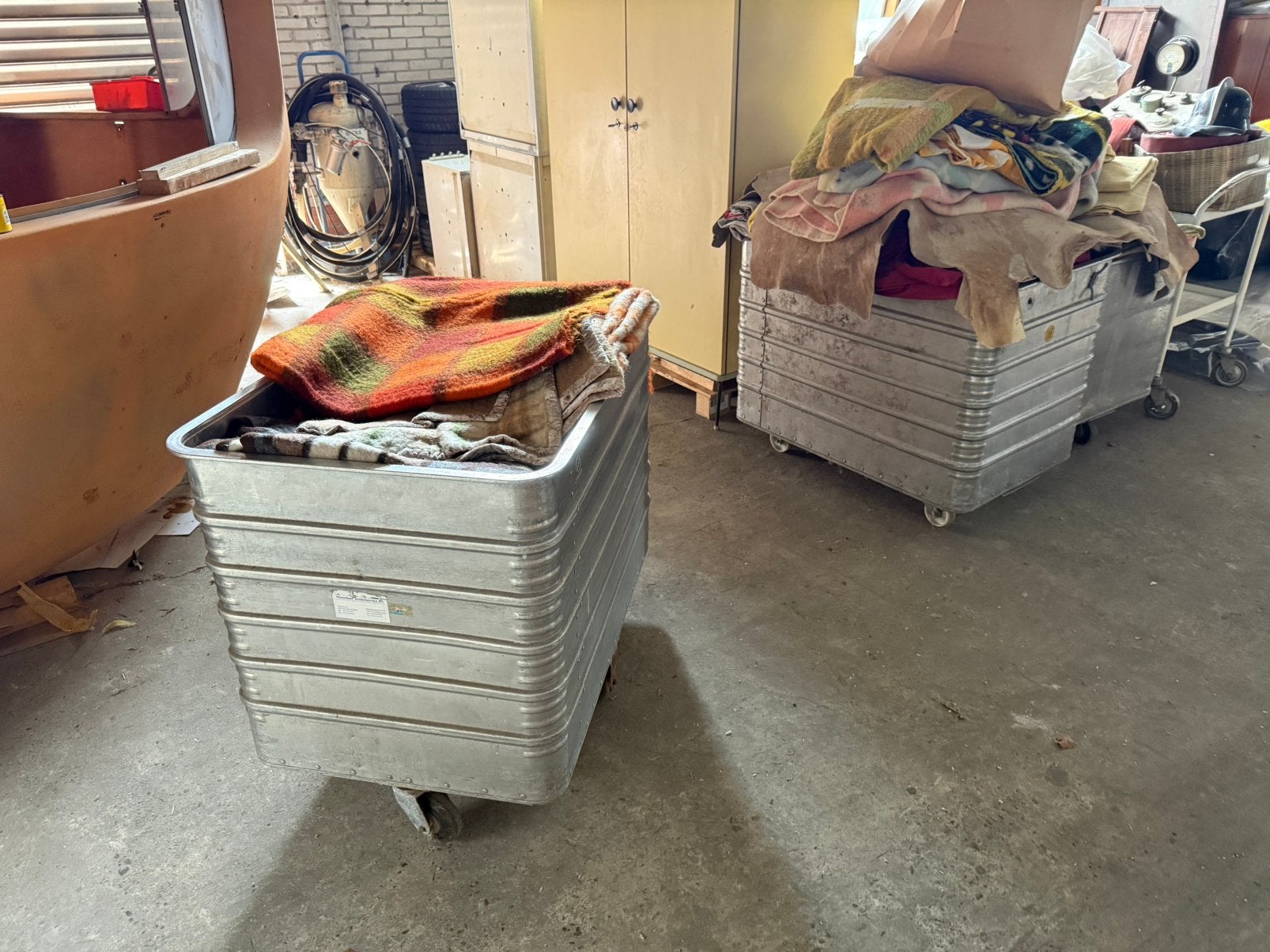 Zeker 100 stuks vintage jaren 50/70 wollen en Dralon dekens, Huis en Inrichting, Ophalen, Gebruikt