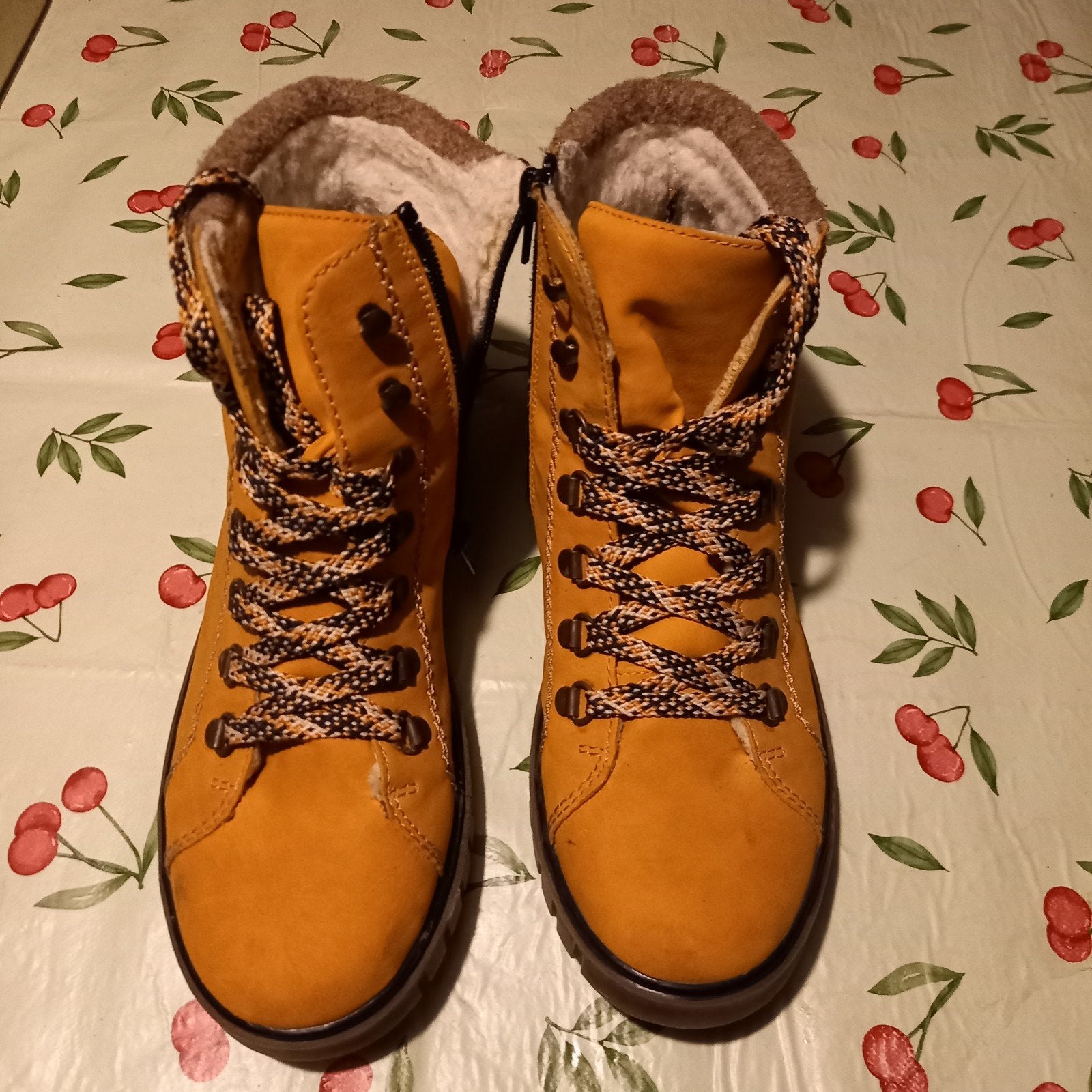 Rieker winterlaarzen - Zo goed als nieuw, Kleding | Dames, Schoenen, Ophalen of Verzenden, Zo goed als nieuw, Geel