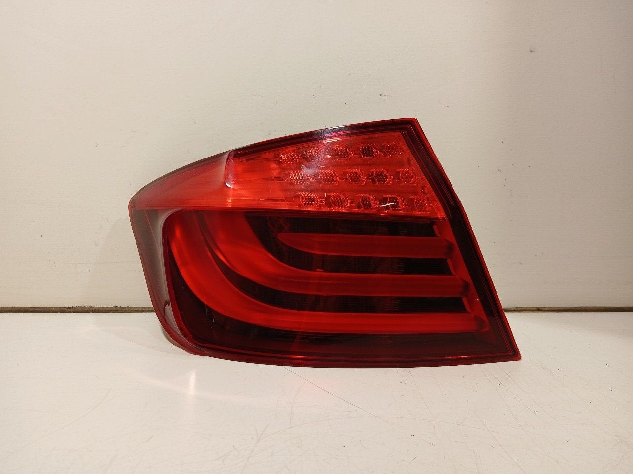 Achterlicht links buiten BMW 5 serie, Auto-onderdelen, Onderdelen@venauto.nl, Van der Ven Autorecycling B.V., Gebruikt, Ettenseweg 76, 4706 PB Roosendaal, The Netherlands