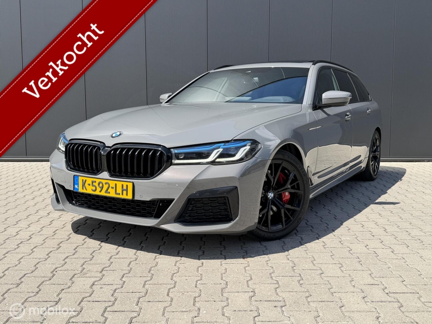 BMW 530i Touring M-pakket/Pano/Exklusivleder/Trekhaak/BTW!, Automaat, 1998 cc, 4 cilinders, 1705 kg