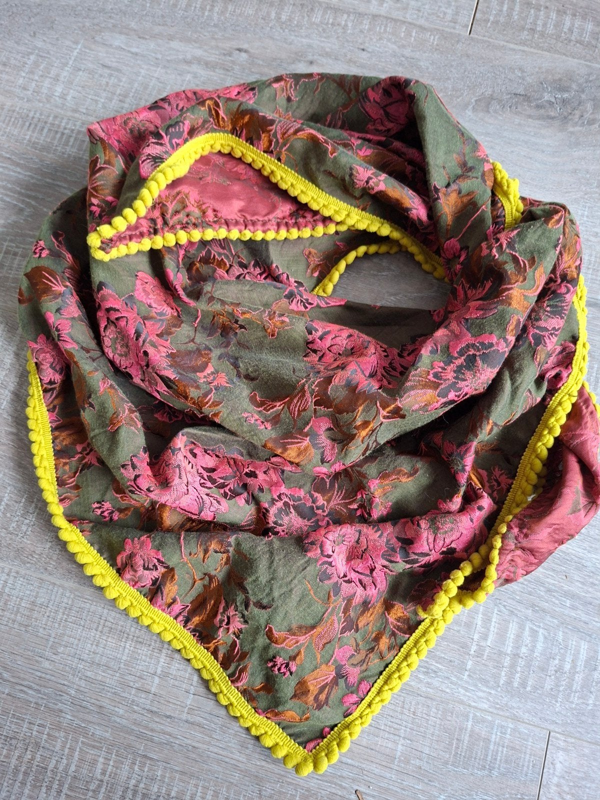 POM Amsterdam sjaal met bloemenprint en pompons, Kleding | Dames, POM Amsterdam, Ophalen of Verzenden, Zo goed als nieuw, Sjaal