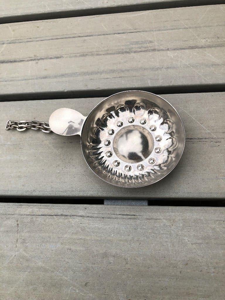 Antieke zilveren proefschaal met ketting, Ophalen