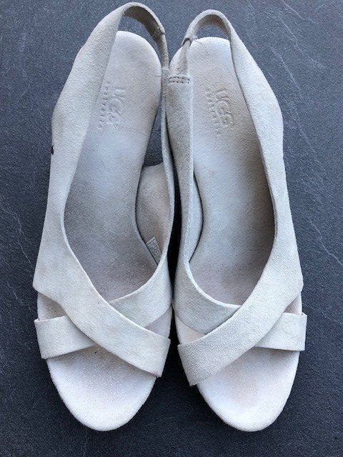 UGG muisgrijze suede sandalen met hak • maat 38 • Nieuwstaat, UGG, Verzenden, Sandalen of Muiltjes, Zo goed als nieuw