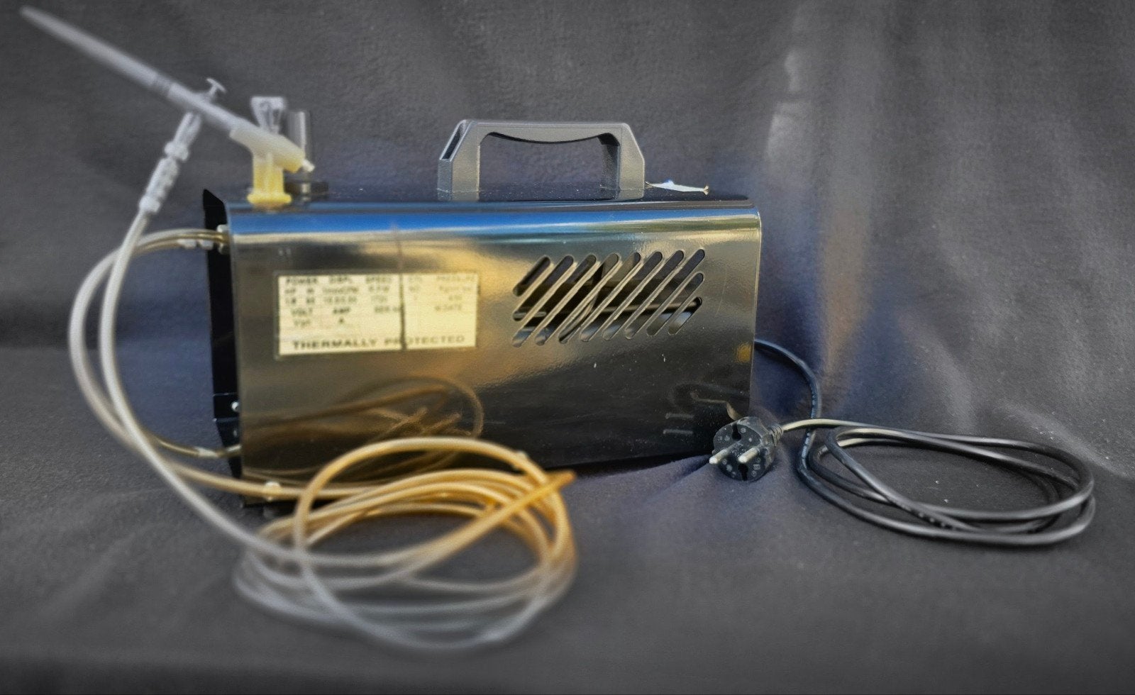 Professionele Airbrush Set met Compressor en Verf, Ophalen, Zo goed als nieuw, Airbrush en Toebehoren