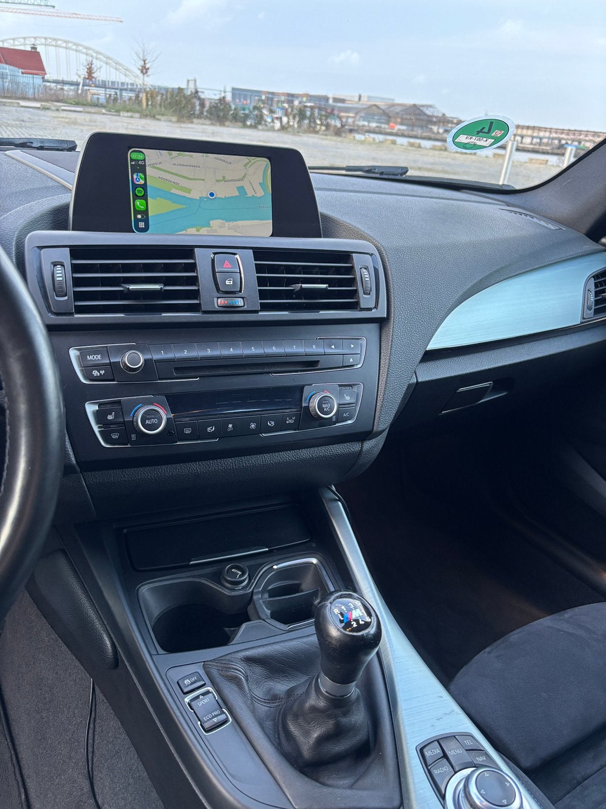 Foto 14 van BMW 1-Serie 116I 100KW 5DR 2014 Zwart