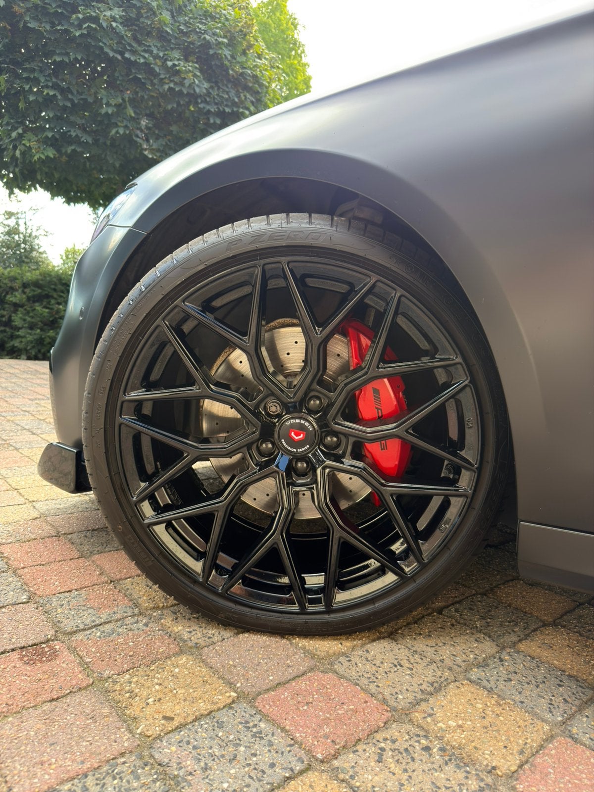 Foto 14 van Mercedes-Benz E 200 | BRABUS/AMG styling | MAT ZWART |