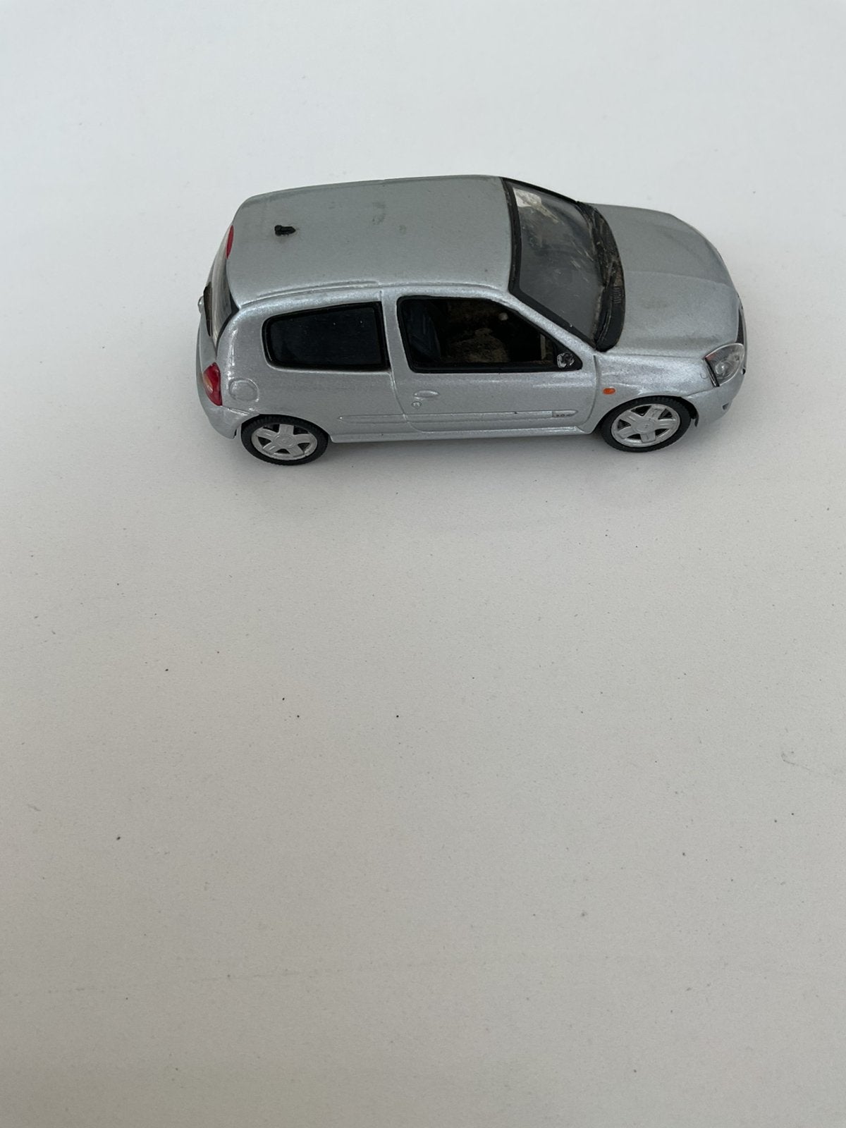 Renault Clio 1:43, Ophalen of Verzenden, Zo goed als nieuw