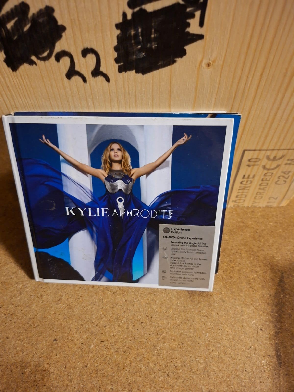 Kylie Minogue - Aphrodite (Experience Edition CD+DVD), Pop, Ophalen of Verzenden, Album, Zo goed als nieuw