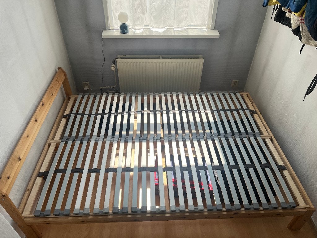 IKEA NEIDEN Bedframe, grenen, 140x200cm zonder lattenbodem, Ophalen, 140 cm, Zo goed als nieuw, 200 cm