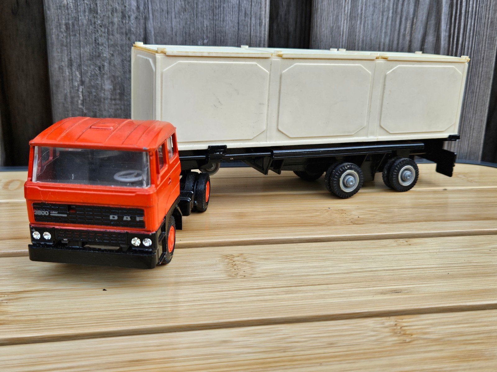 Lioncar DAF 2800 Containerchassis met Container 1:50, Ophalen of Verzenden, Gebruikt, Bus of Vrachtwagen, Overige merken