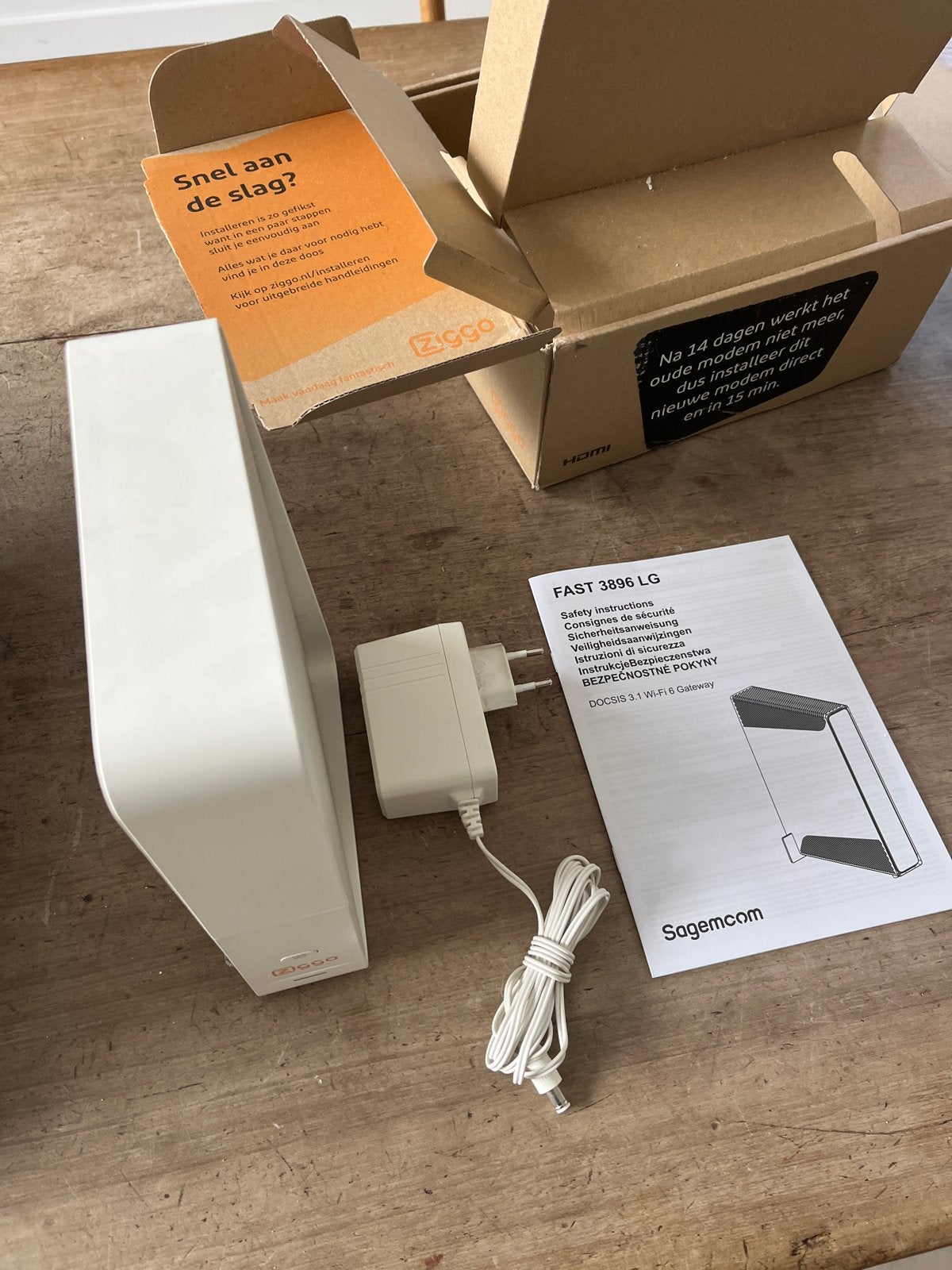 Nieuwe Sagemcom FAST 3896 LG Ziggo Router met Modem, Computers en Software, Ophalen of Verzenden, Nieuw, Router met modem
