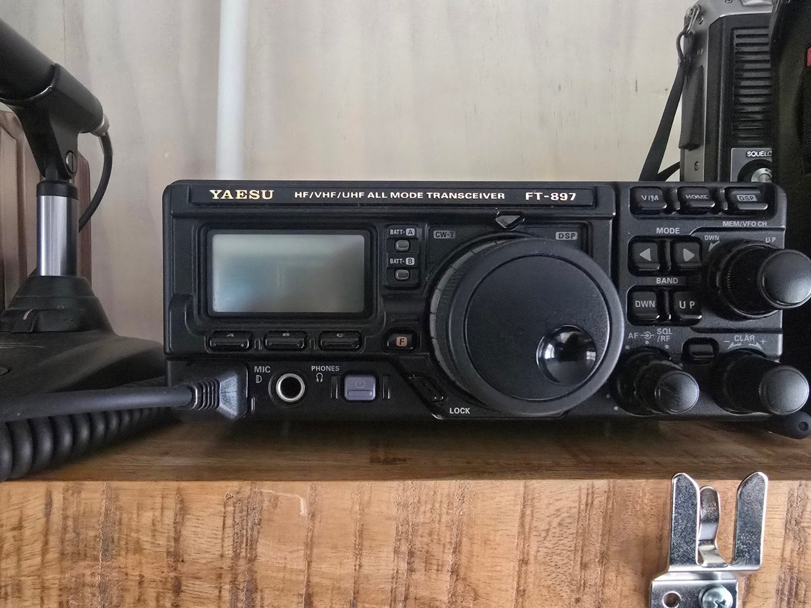 Yaesu FT-897D Transceiver met MD-100 tafelmicrofoon, Telecommunicatie, Zenders en Ontvangers, Ophalen of Verzenden, Gebruikt, Zender en Ontvanger