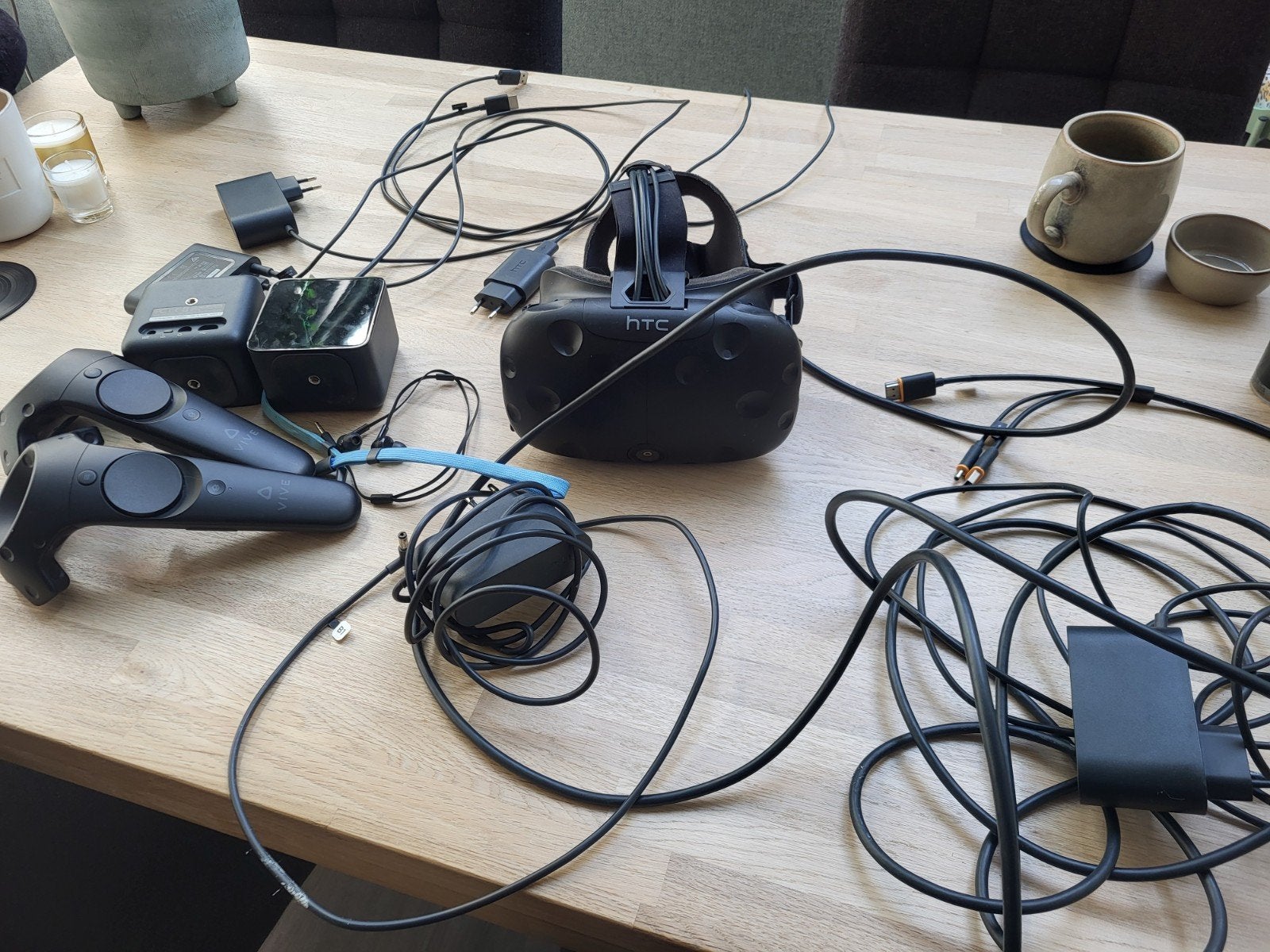 HTC Vive VR-headset met controllers en accessoires, Spelcomputers en Games, Virtual Reality, Ophalen of Verzenden, Gebruikt, VR-bril