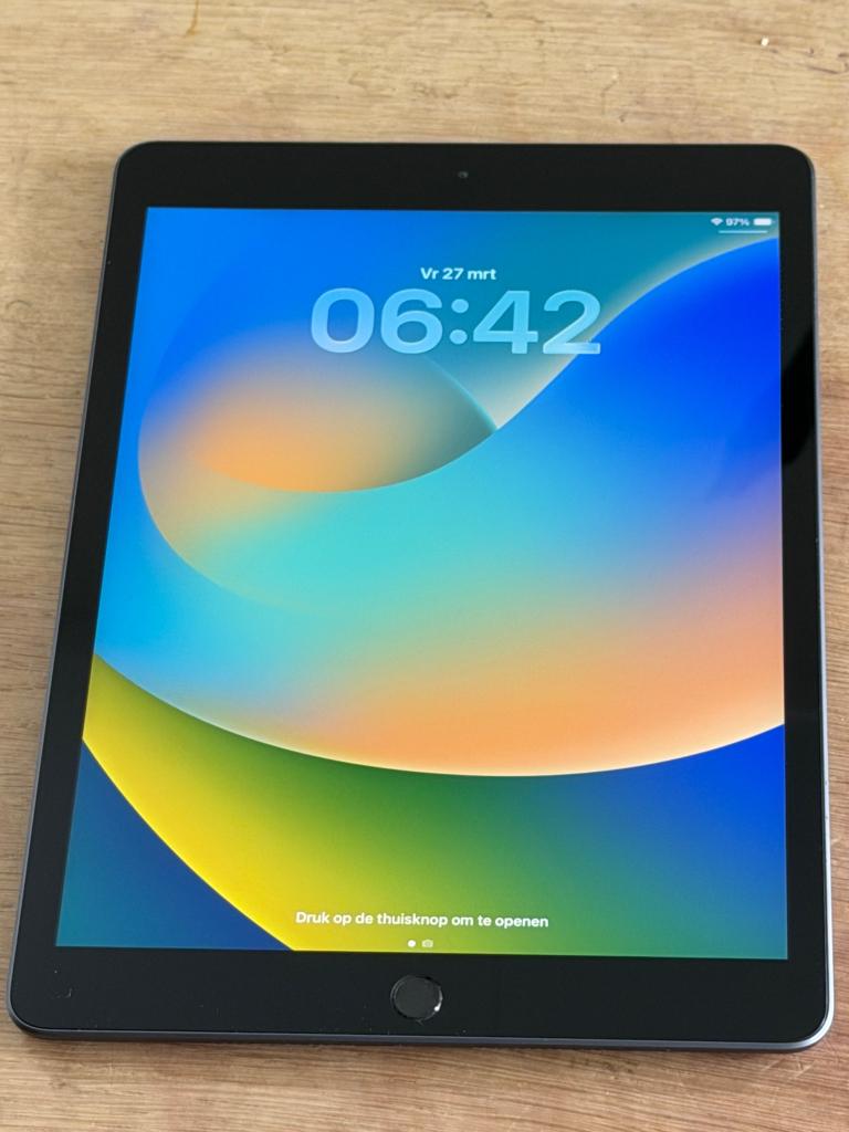 Zeer Nette iPad 8th gen Black, met 86% batterijconditie!, Computers en Software, Apple iPads, 10 inch, Gebruikt, 32 GB, Apple