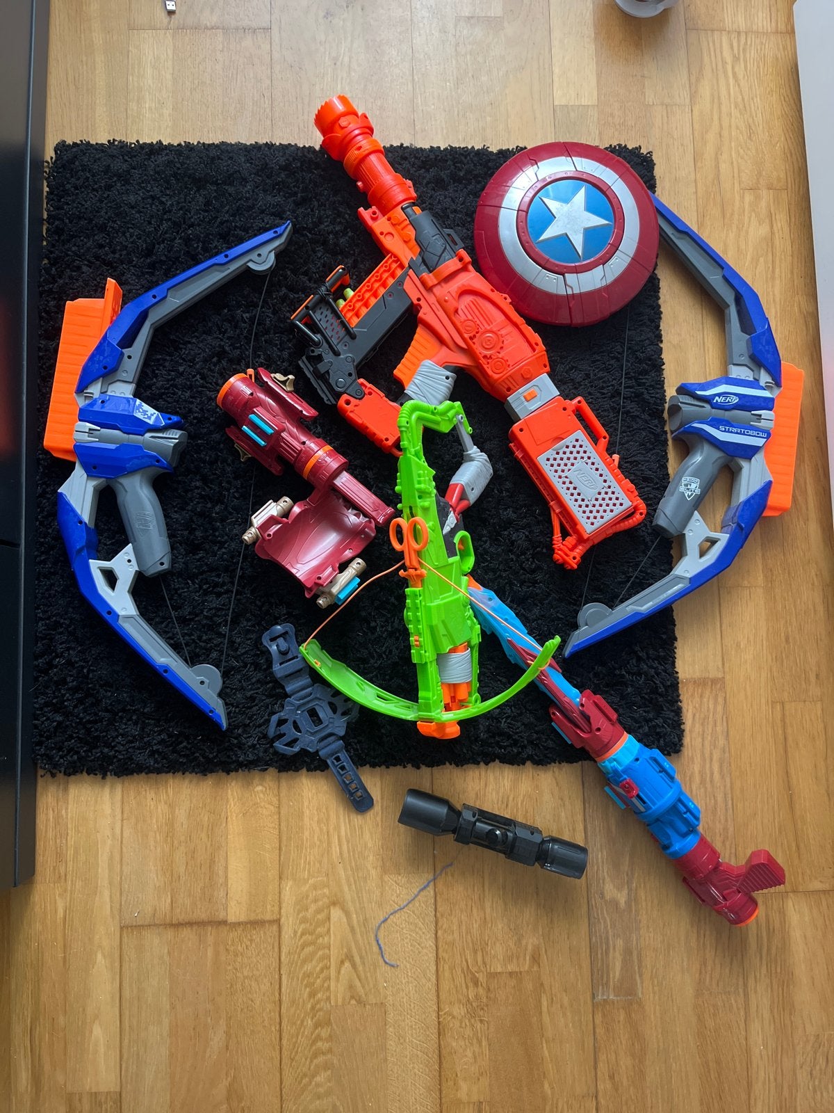 Grote Nerf en speelgoed wapen set met Captain America schild, Ophalen of Verzenden, Gebruikt