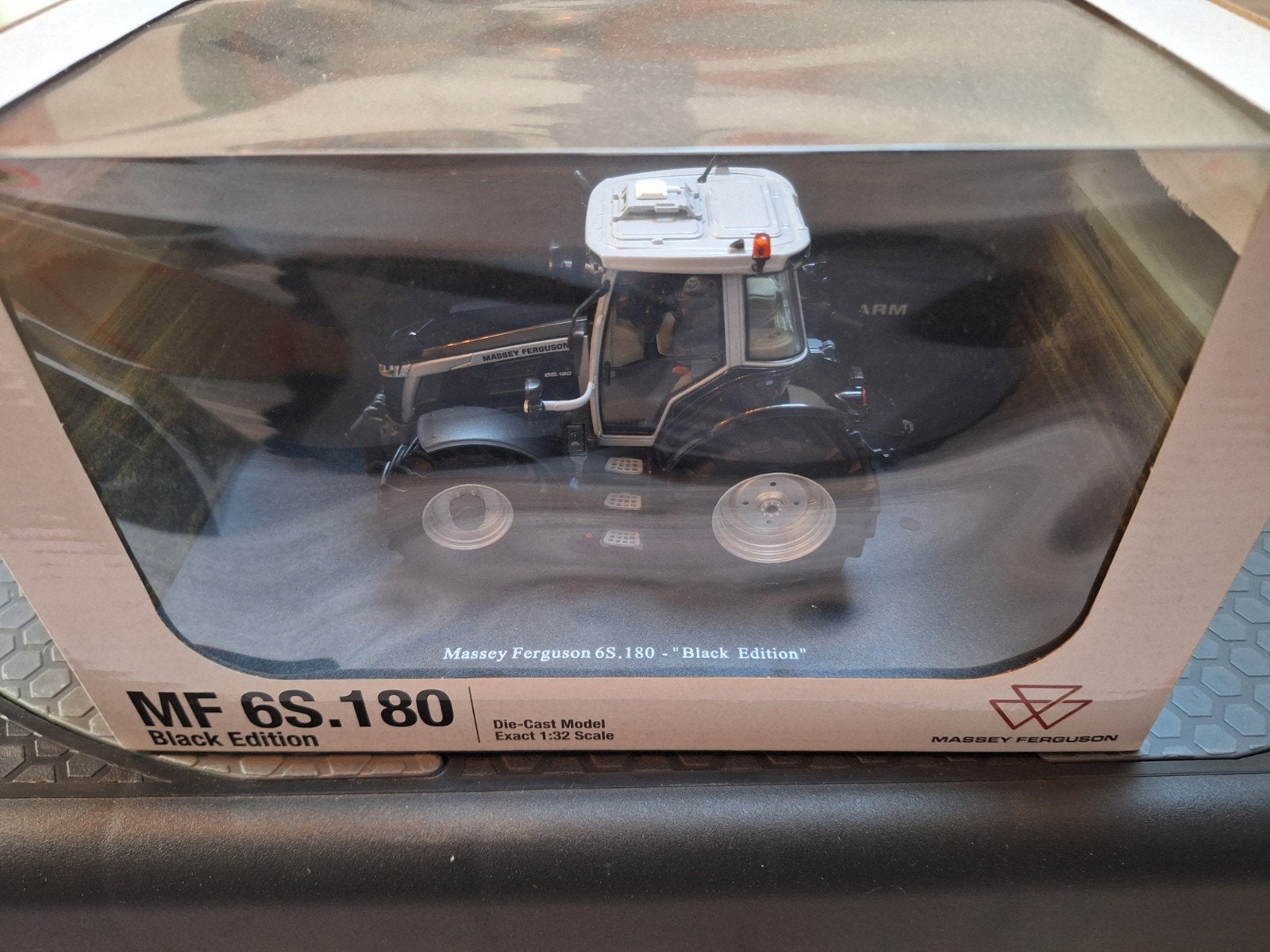 UH Massey Ferguson 6S.180 black edition (nieuw in doos), Ophalen of Verzenden, Nieuw, Tractor of Landbouw, Universal Hobbies