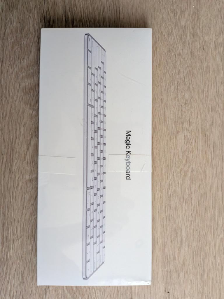 Apple Magic Keyboard, Computers en Software, Toetsenborden, Ophalen of Verzenden, Zo goed als nieuw
