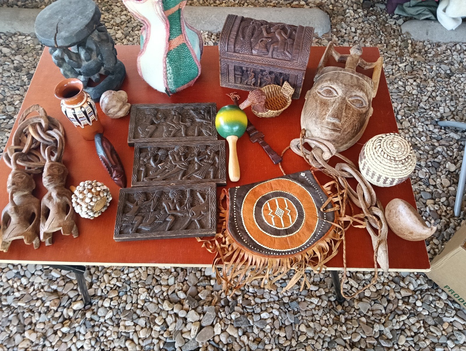 Diverse houtsnijwerk en Afrikaanse ( getinte ) attributen, Bruin, Afrika, Masker, Handgemaakt