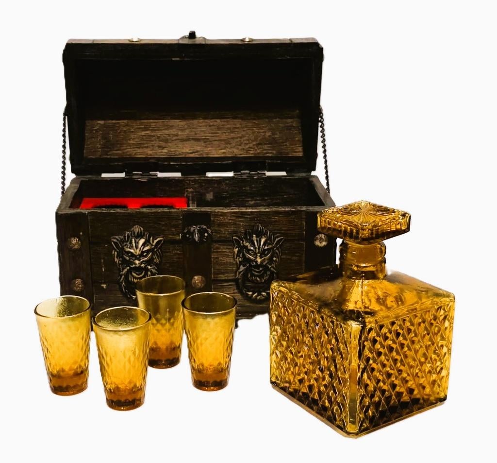 Oud likeurkistje met glaasjes en karaf., Ophalen of Verzenden, Zo goed als nieuw, Borrel- of Shotglas
